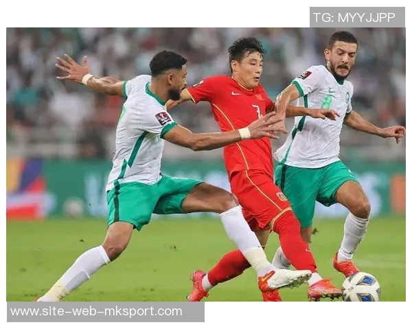 C罗宣布离开皇马后队友镜头外愤怒吐槽引发热议