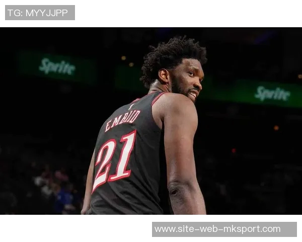 恩比德表现稳健17投7中贡献22分9篮板3助攻1抢断1盖帽助球队取得胜利 恩比德表现稳健17投7中贡献22分9篮板3助攻1抢断1盖帽助球队取得胜利