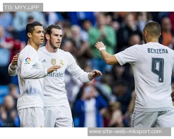 C罗宣布离开皇马后队友镜头外愤怒吐槽引发热议