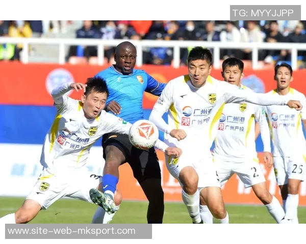 2025中甲大连鲲城队观众热情高涨总人数达75534场均超5000人 2025中甲大连鲲城队观众热情高涨总人数达75534场均超5000人