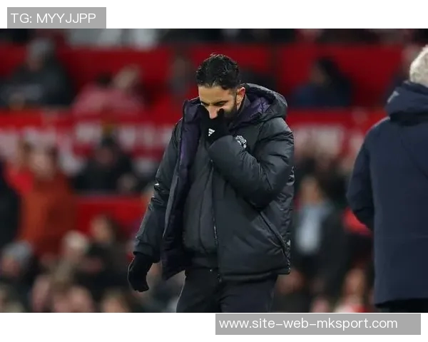 曼联对阿莫林的批评集中在球员表现与比赛风格上而非阵型问题 曼联对阿莫林的批评集中在球员表现与比赛风格上而非阵型问题